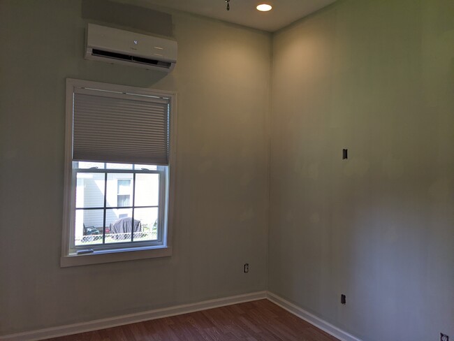 spacious bedroom, fresh paint - 304 Bullock St