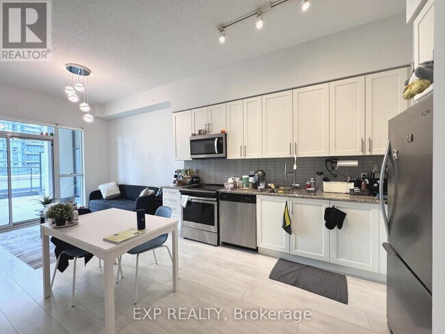 Photo du bâtiment - 4055 Parkside Village Dr