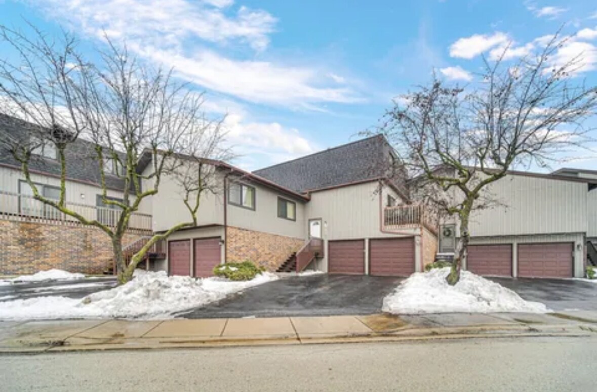 685 High Ridge Rd, Roselle, IL 60172 Townhome Rentals in Roselle IL