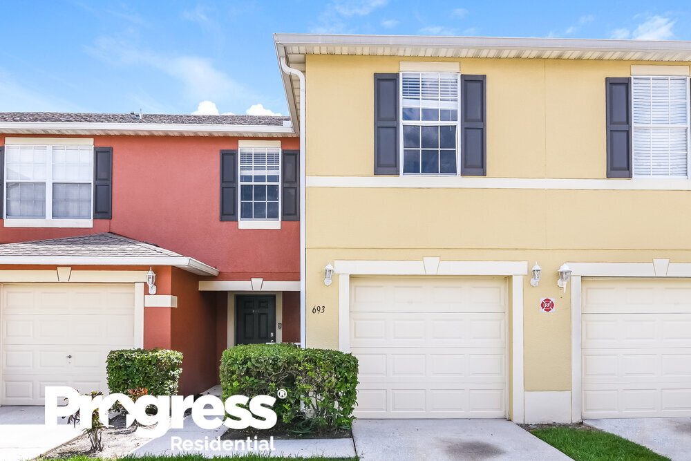 Foto principal - 693 Cresting Oak Cir
