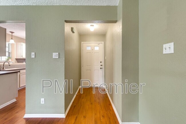 Foto del edificio - 111 Mint Ln