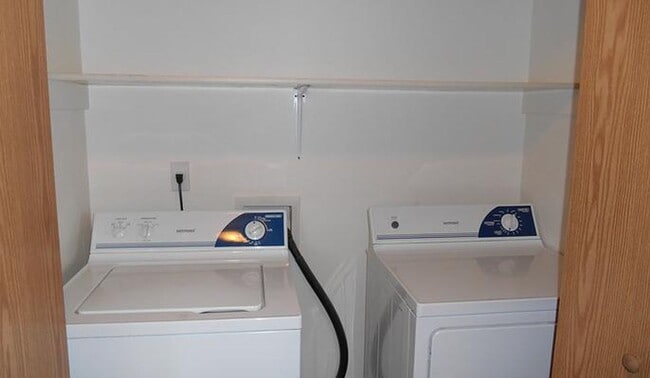 Building Photo - 2397 Prairie Oak Drive 5A