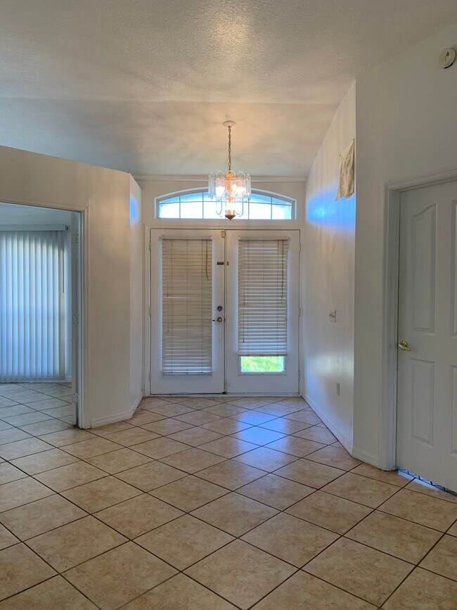 Building Photo - 3/2 with bonus room with lakeview, $1900/m...