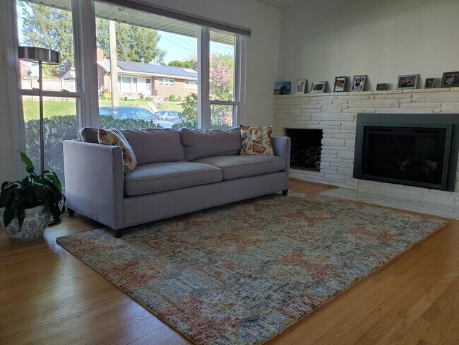 Foto del edificio - 8601 Farrell Ct