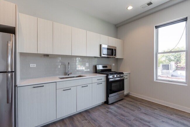 Foto del edificio - 2247 W Lawrence Ave