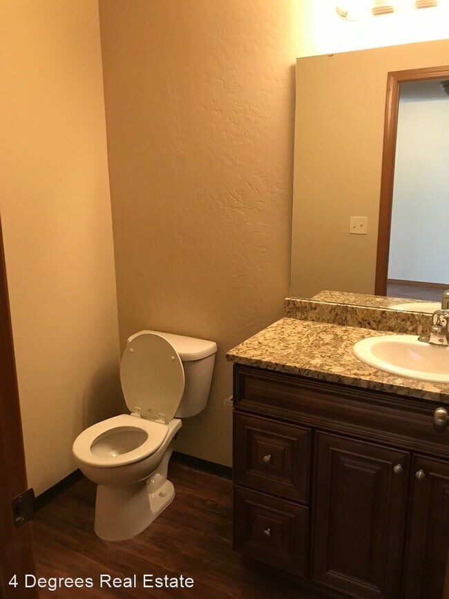 Building Photo - 4 br, 2.5 bath House - 7905 E Grace Avenue