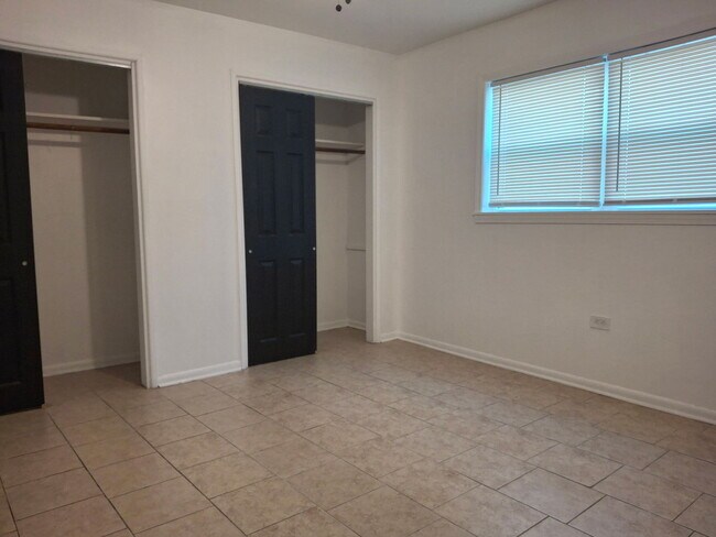 Foto del edificio - 1630 W Chase Ave