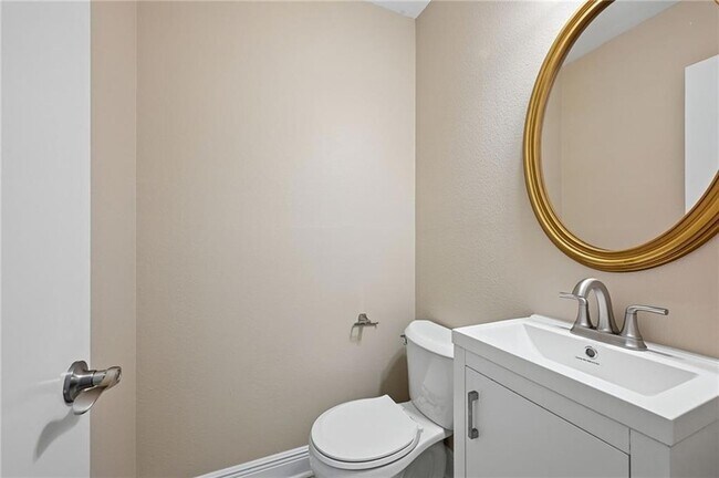 Building Photo - 1549 Eastwood Dr