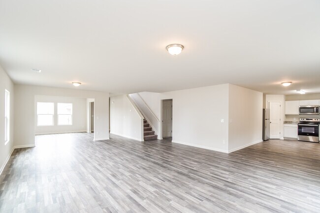 Foto del edificio - 4047 Lake Russell Dr