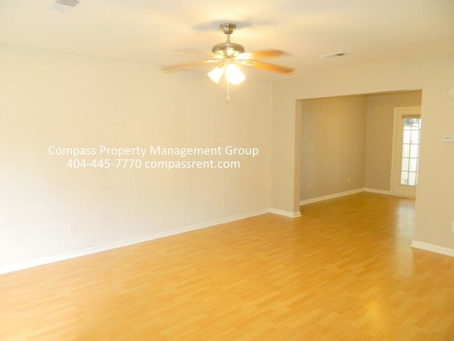 Foto del edificio - Roswell Townhome with Two Master Bedrooms