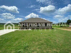 Building Photo - 124 Sunlight Cr