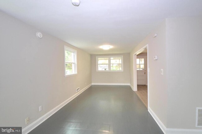 Building Photo - 1238 Newfield Rd