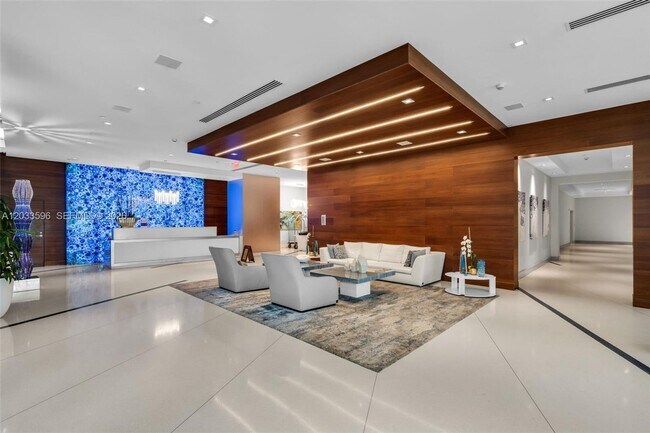 Foto del edificio - 300 Sunny Isles Blvd