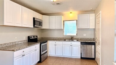 Building Photo - 10502 Ambursen St