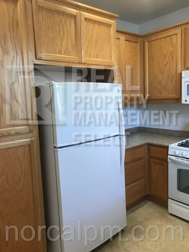 Foto del edificio - 3 bed, 2 bath in Gated Community!