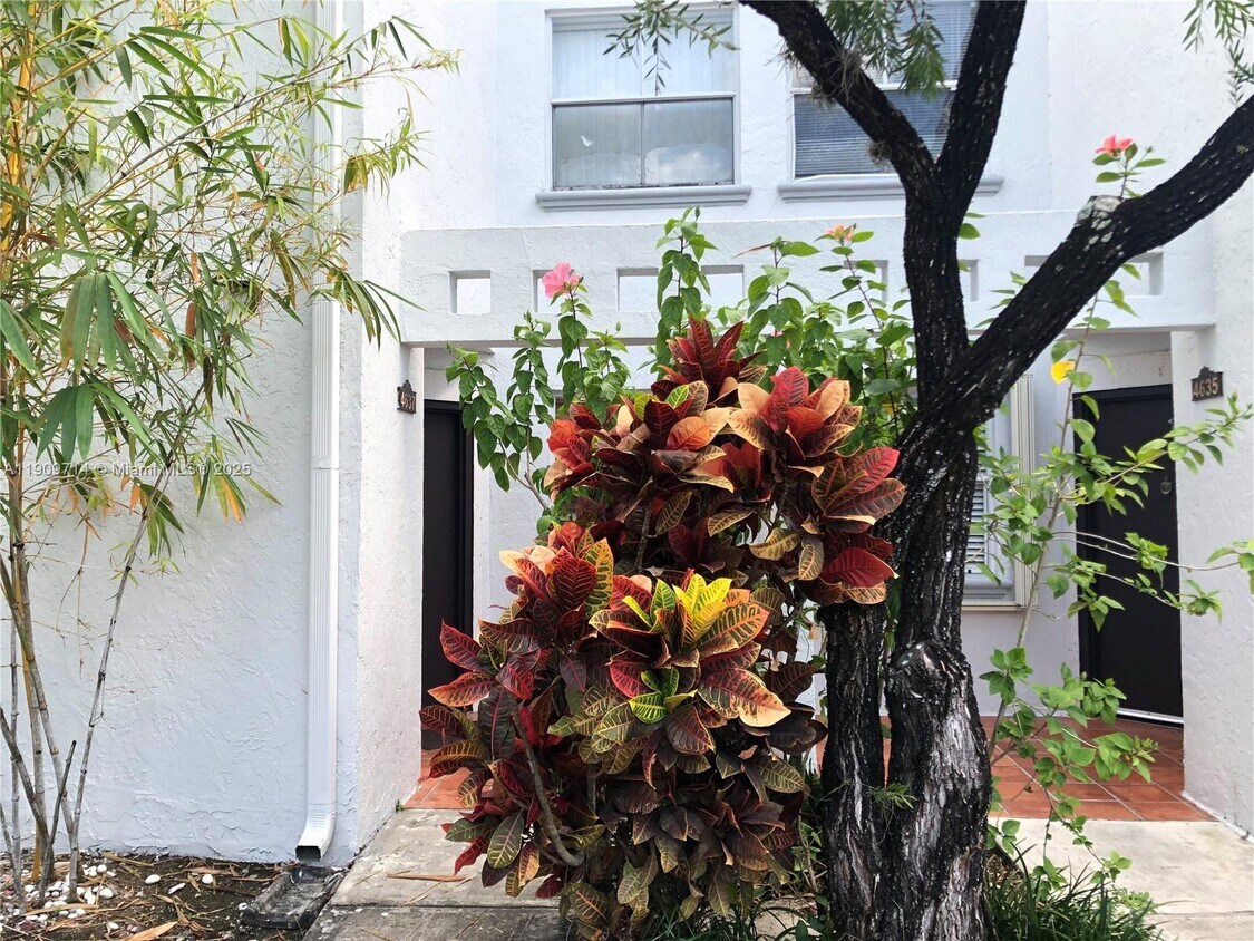 Foto principal - 4637 NW 97th Ct