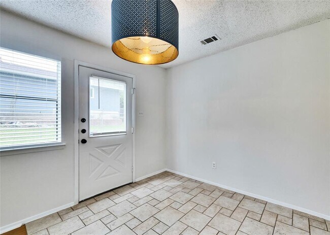 Foto del edificio - 3900 E 16th St