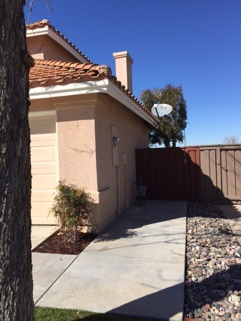Building Photo - Montecito