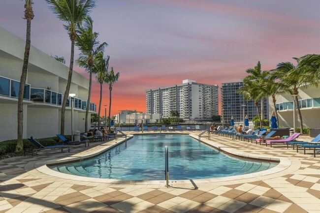 Foto del edificio - 1945 S Ocean Dr