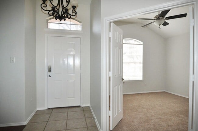Building Photo - 2120 Kingsdale Ct