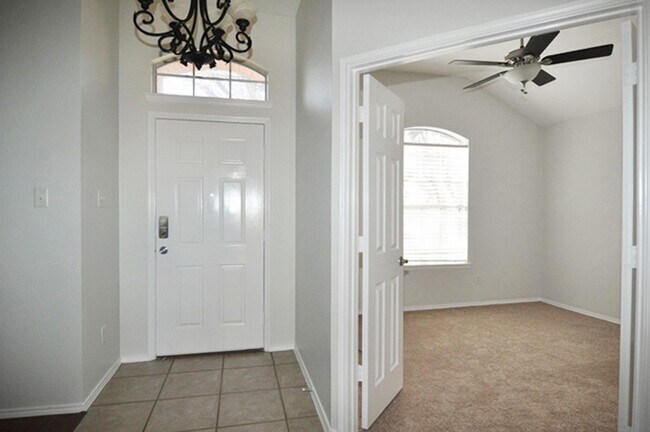 Foto del edificio - 2120 Kingsdale Ct