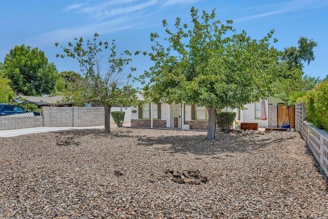 Building Photo - Charming home located in a highly convenient central Phoenix area