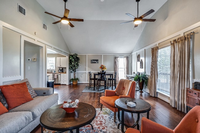 Building Photo - 1030 12th St