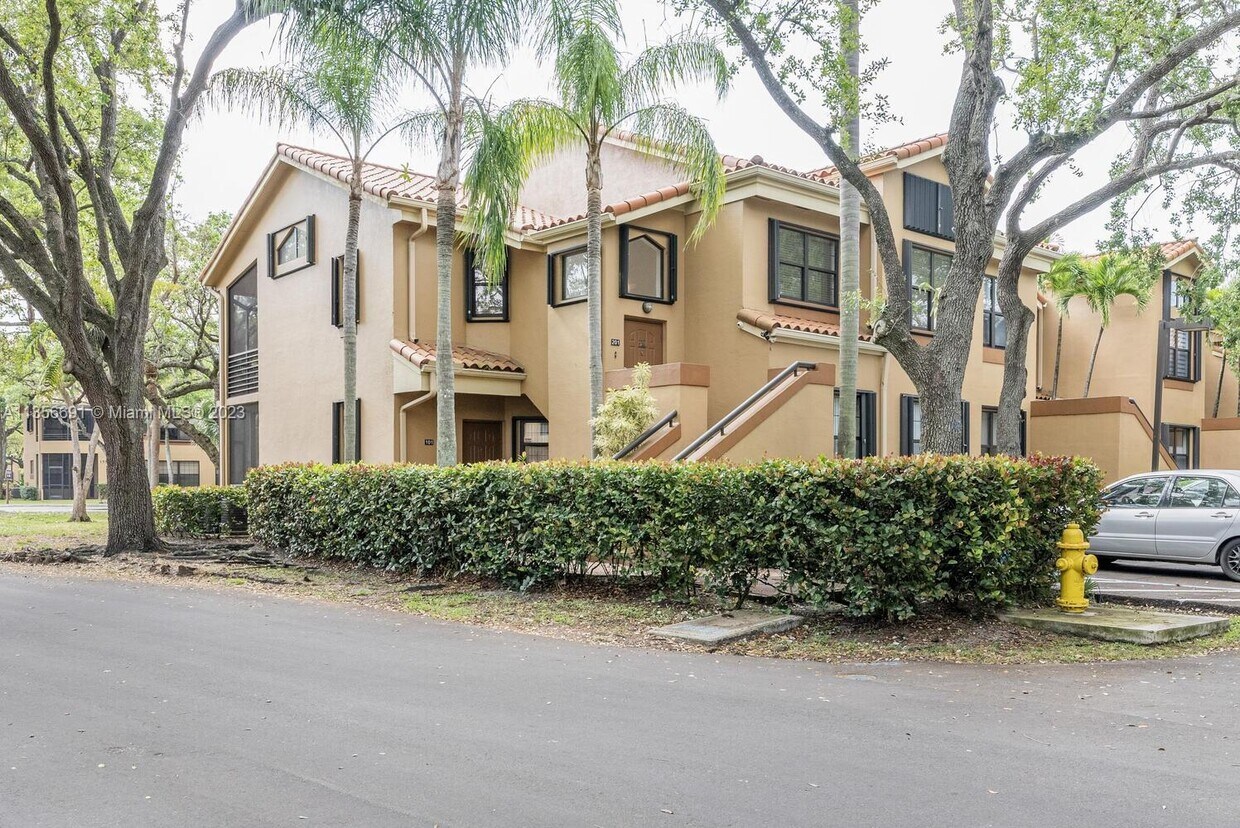 15529 N Miami Lakeway Unit 201, Miami Lakes, FL 33014 Condo for Rent