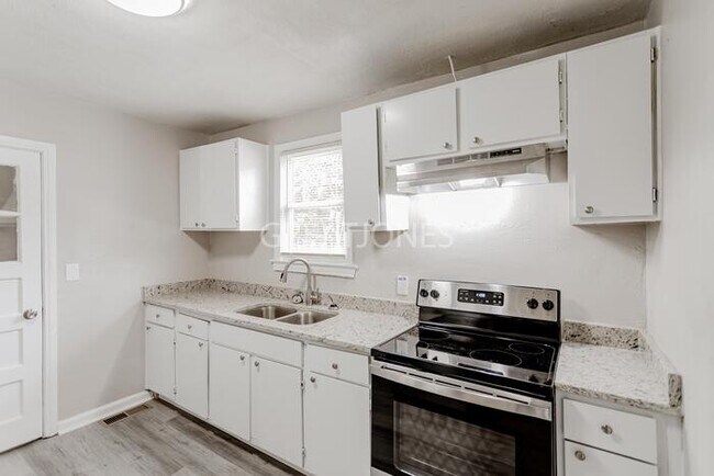 Building Photo - NOW OFFERING HALF OFF FIRST FULL MONTH IF ...
