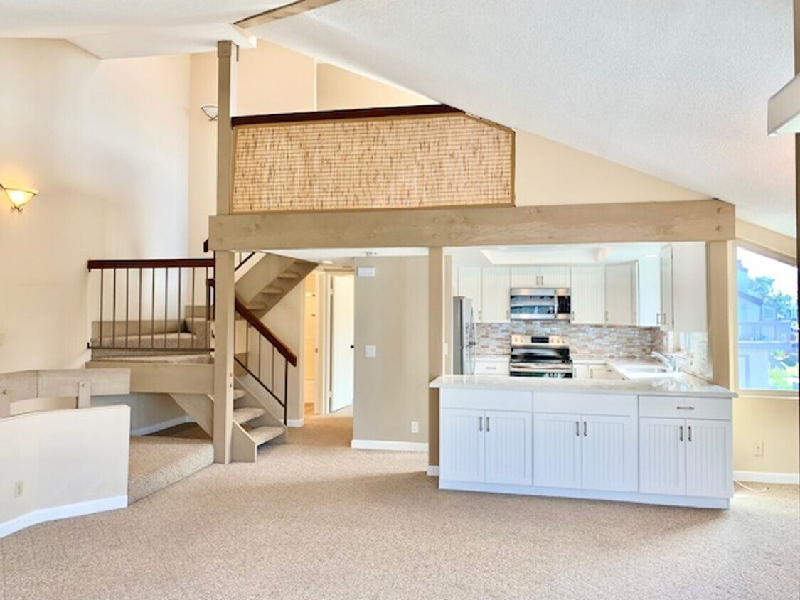 Foto principal - Oxnard | 1 Bed + 1.5 Bath + Loft Condo | L...