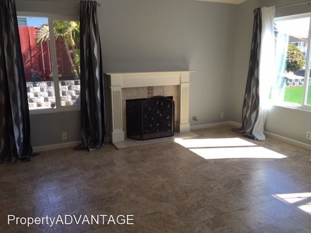 Building Photo - 3 br, 2 bath House - 697 Chimney Rock Dr