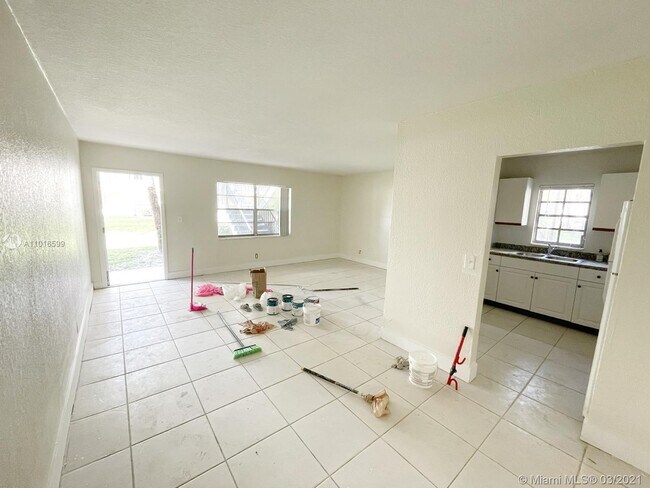 Foto del edificio - 4160 NW 21st St