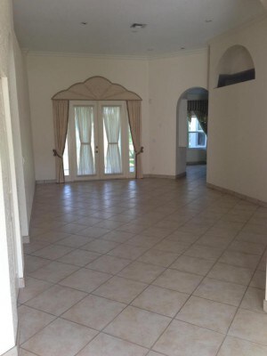 Primary Photo - 11301 Edgewater Cir