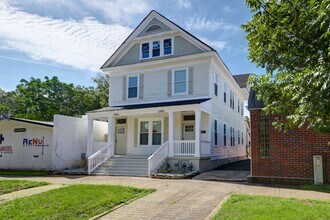 Building Photo - 1804 Hampton St