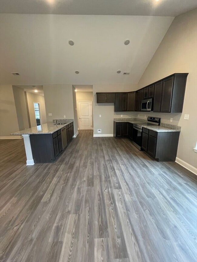 Foto del edificio - 2-Bedroom Townhome in Lenoir City
