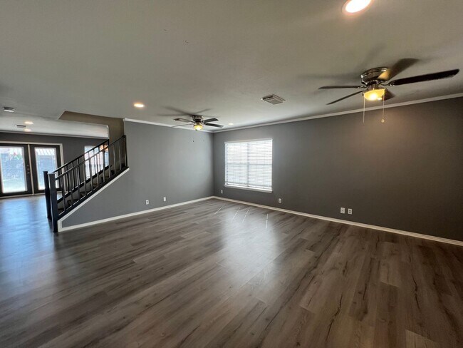 Foto del edificio - AWESOME Updated 4-Bed 2.5-Bath in Gruene C...