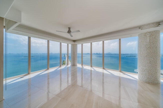 Foto del edificio - 601 NE 36th St