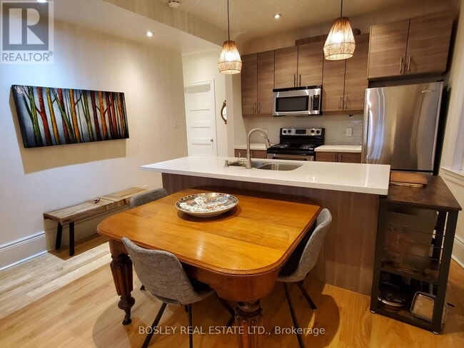 Building Photo - 597 Carlaw Ave