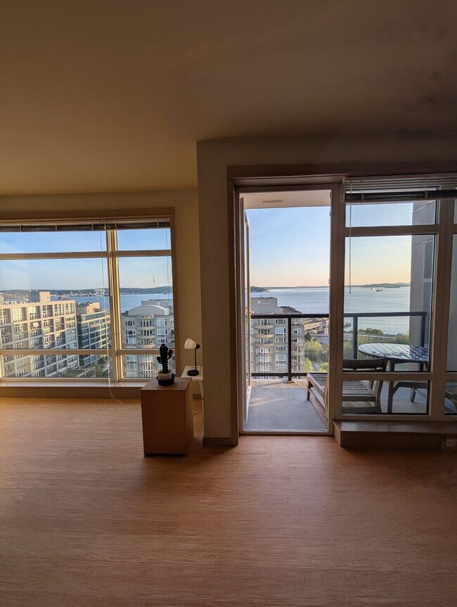 Building Photo - Luxury Living with Unmatched Views of Puge...