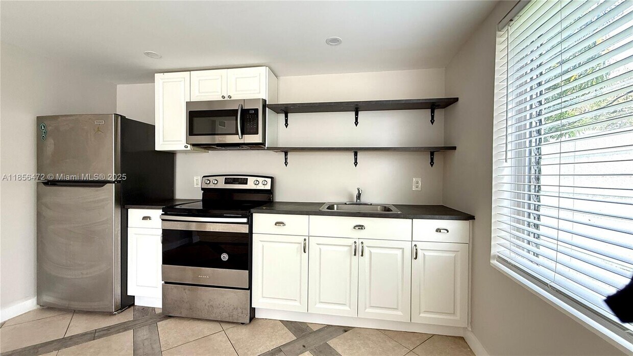 Foto principal - 534 SW 6th Ct
