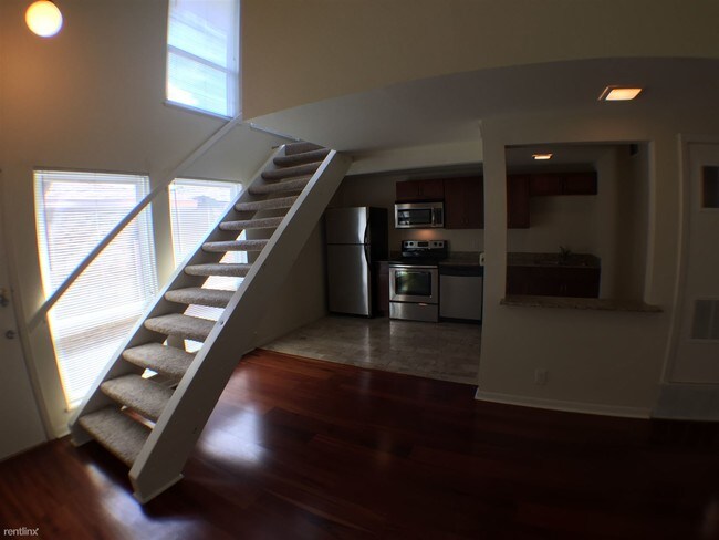 Building Photo - 1 br, 1 bath  - 2800 Cole St # C208