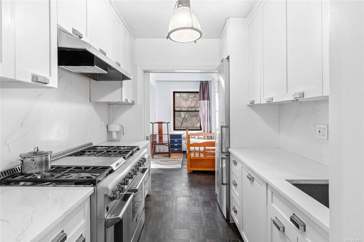 Primary Photo - 301 E 48th St