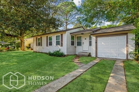 Building Photo - NOW AVAILABLE! - 6 Ferry Road NE, Fort Wal...