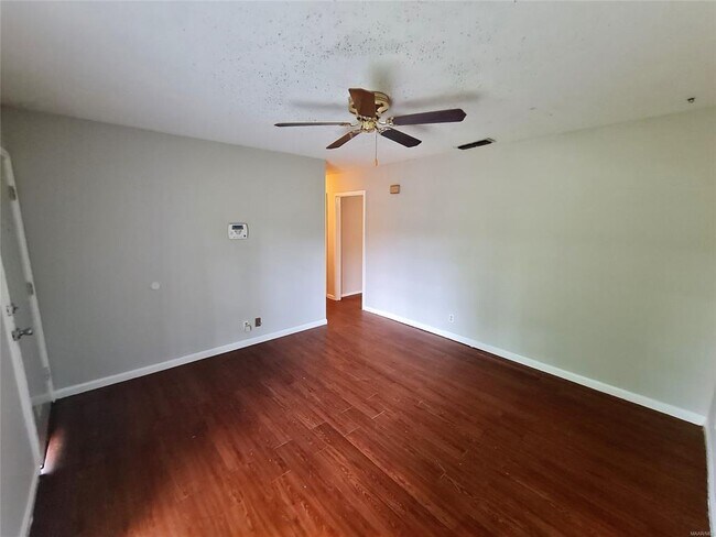 Foto del edificio - 516 Lawndale Ln