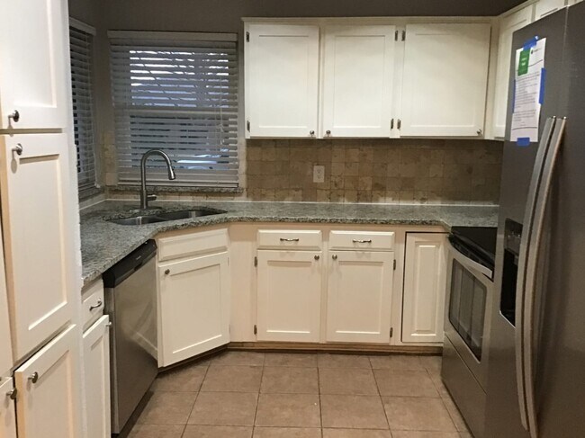 Building Photo - 2232 Roundrock