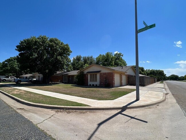 Foto del edificio - 7702 Knoxville Dr