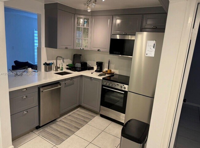 Foto del edificio - 3868 NE 169th St