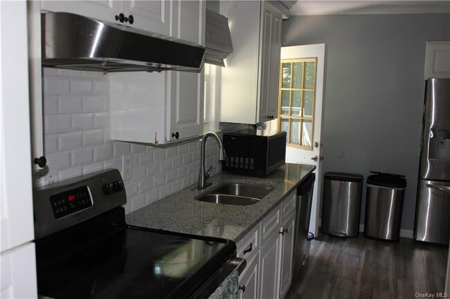 Building Photo - 206 Hy Vue Cir
