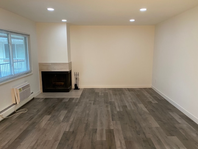 Photo - 2225 S Jasmine St Apartment