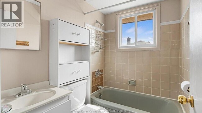 Photo du bâtiment - 8729 Wyandotte St E
